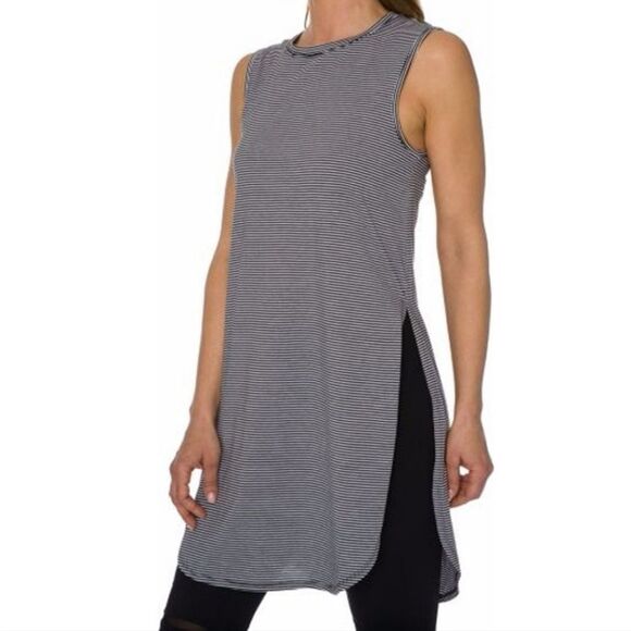 Betsey Johnson Tops - Betsey Johnson Black & White Striped Split Hem Athleisure Yoga Tunic Tank Sz S